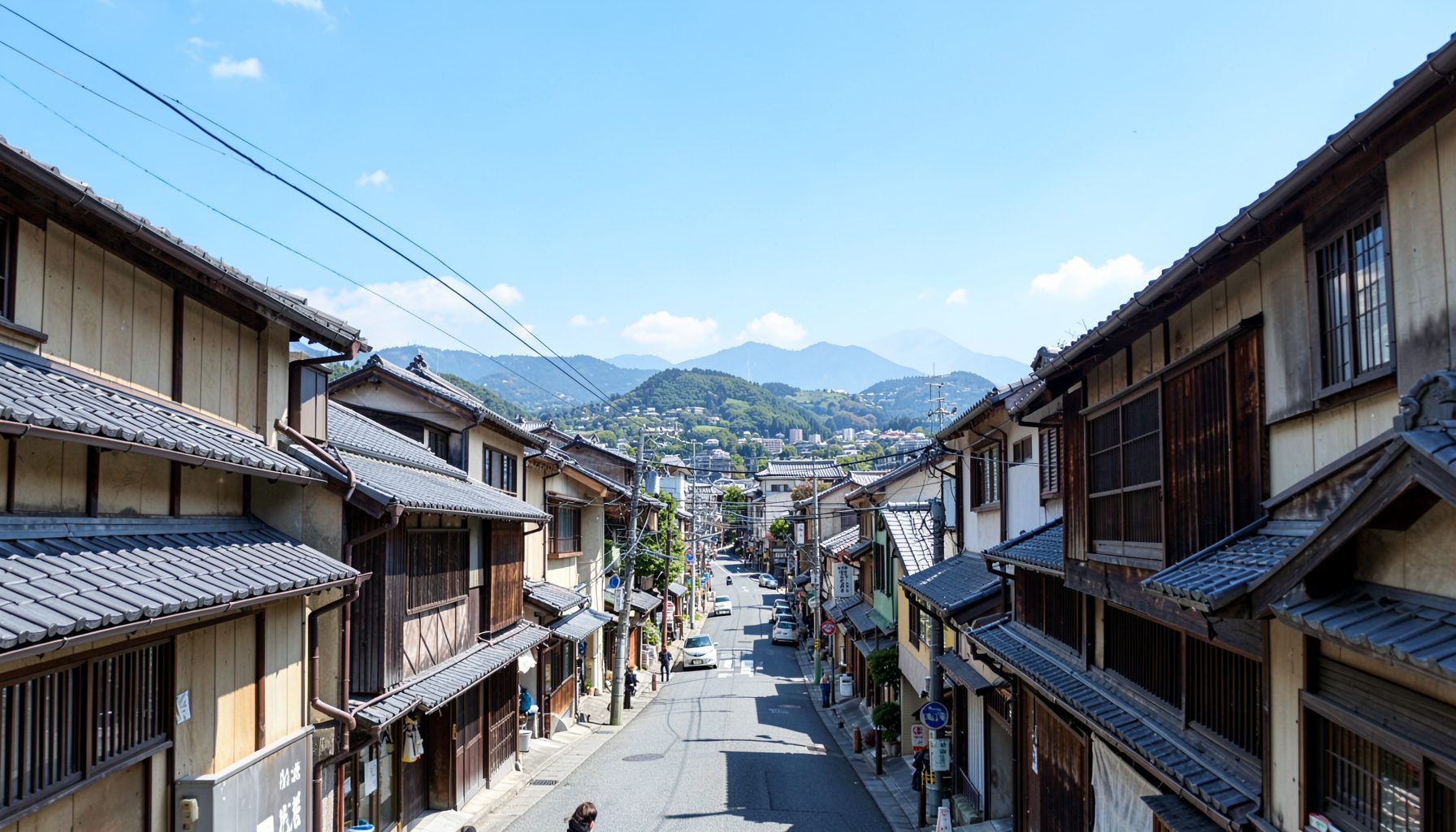 金沢の伝統的な街並みと青空が広がる穏やかな昼の風景